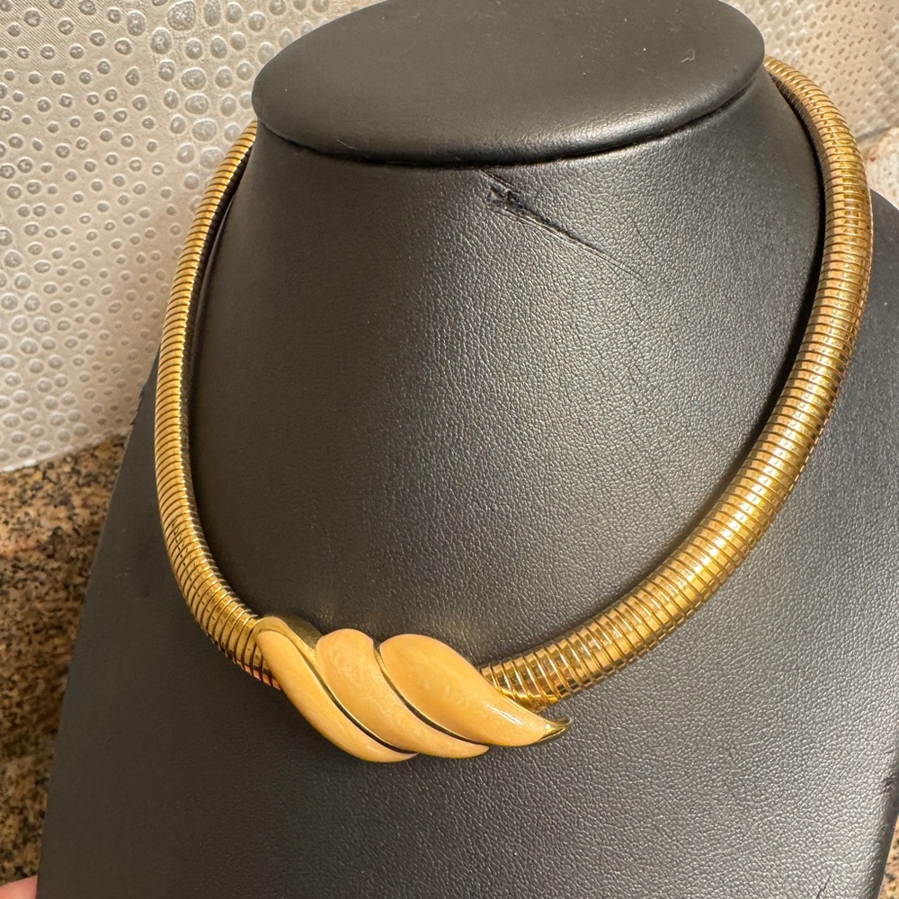 Vintage Monet Omega Elegant Gold/Cream Enamel ‎ Necklace snap closure 16 inches